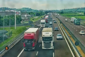 Rośnie zapotrzebowanie na kasjerów! Co musisz wiedzieć, aby zacząć pracę?